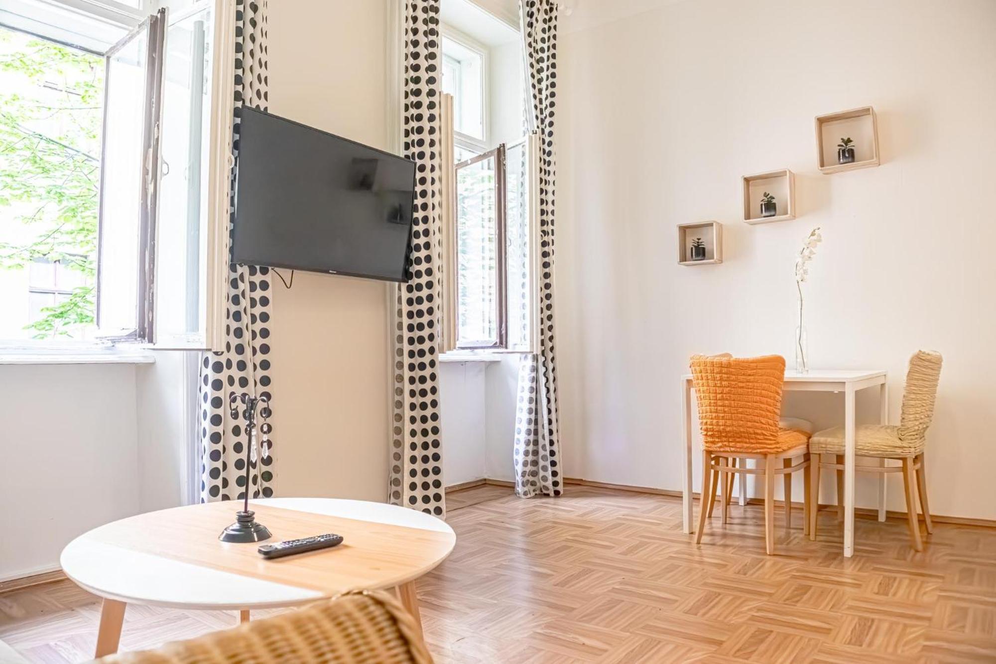 Convenient 1br In The Heart Of