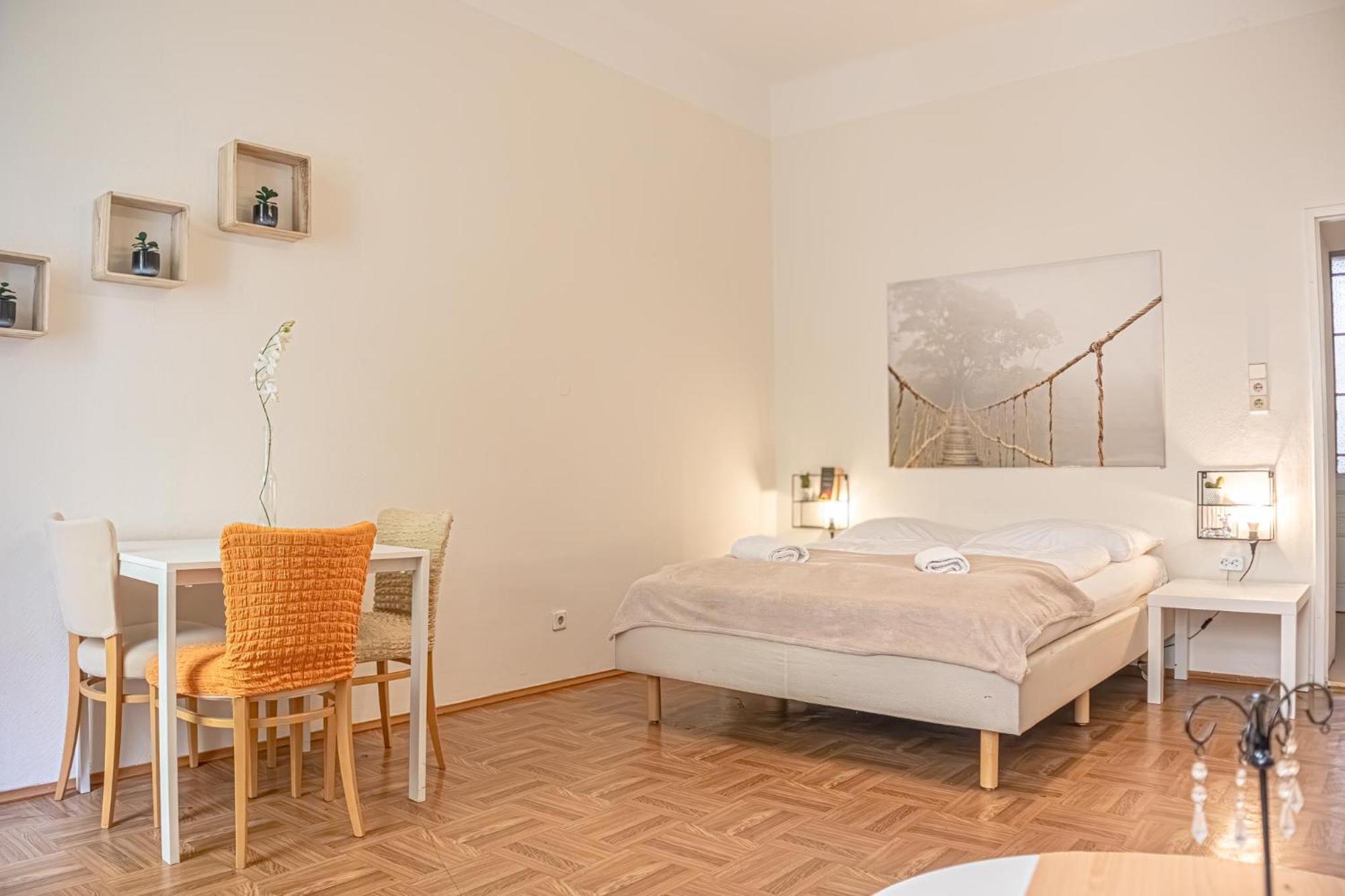 Convenient 1br In The Heart Of *